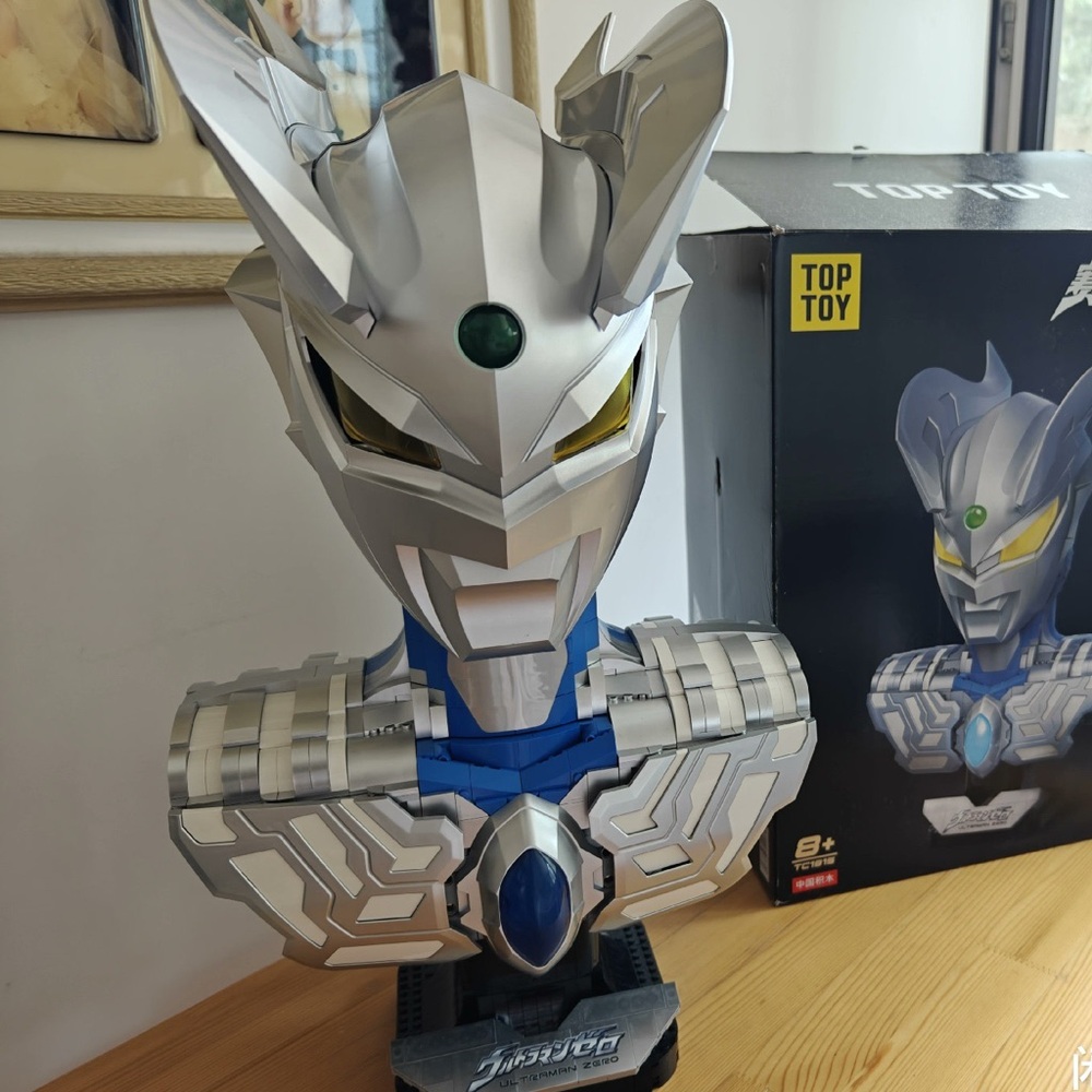 Ultraman Taro Bust oversized model building blocks 12.6*12.2*23.6 in Lego style